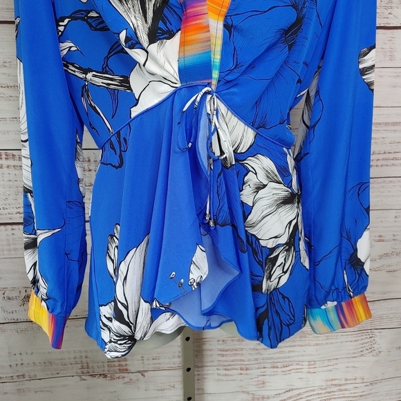 ROBERT Graham silk wrap top size M - Picture 4 of 16